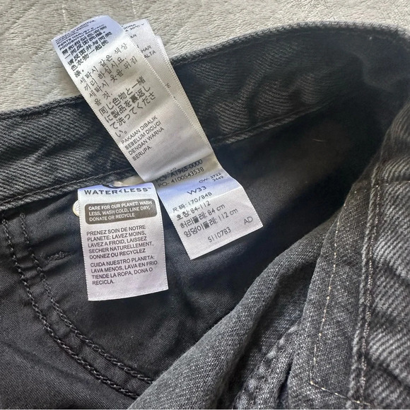 Levi’s High Waisted Denim Mom Shorts Black Size 33 - Picture 5 of 10